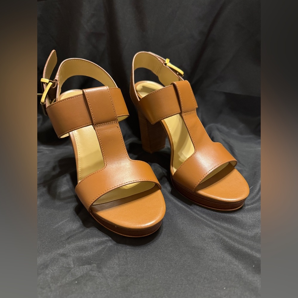 NWOT Michael Kors Becker T-Strap Platform  Brown Leather Sandals Size 9